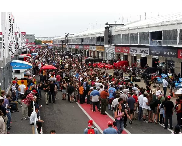 Formula One World Championship: Fans enjoy the pit lane walkabout