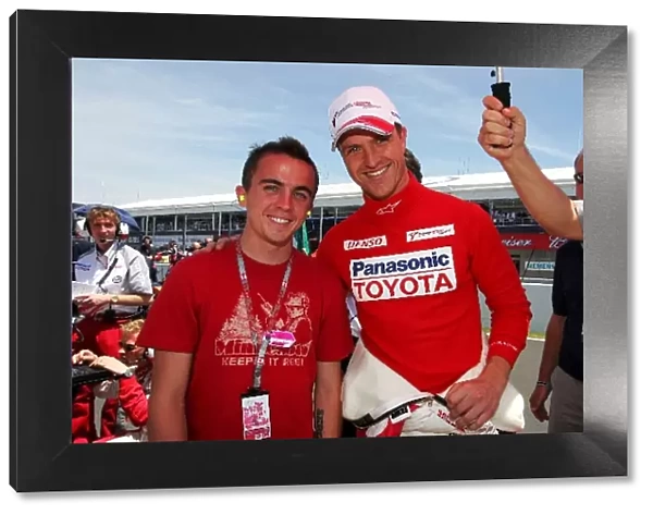 Formula One World Championship: Frankie Muniz, Actor from Malcolm in the Middle with Ralf Schumacher Toyota on the grid
