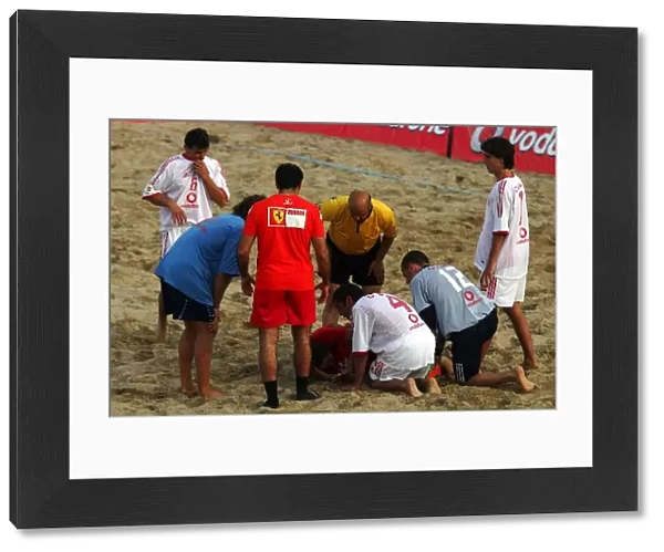 Formula One World Championship: Hard challenge in the Vodafone beach football