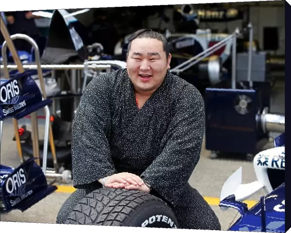 Formula One World Championship: Asashoryu Akinori Sumo wrestler with the Williams FW28
