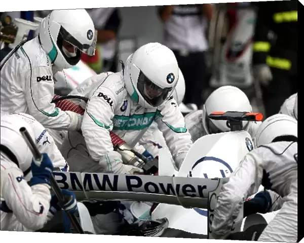 Formula One World Championship: Pitstop for Robert Kubica BMW Sauber F1. 07