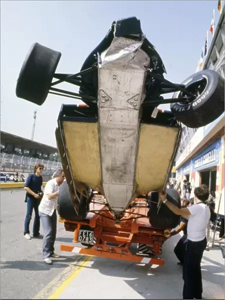 1980 Italian Grand Prix. Imola, Italy. 12-14 September 1980. A crashed Lotus 81-Ford Cosworth showing underbody aerodynamics. Crash, accident. World Copyright: LAT Photographic Ref: 35mm transparency 80ITA03