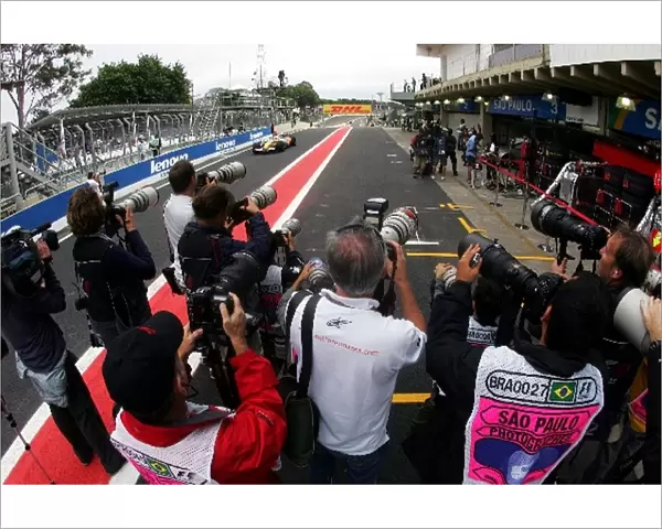 Formula One World Championship: Photographers in the pit lane