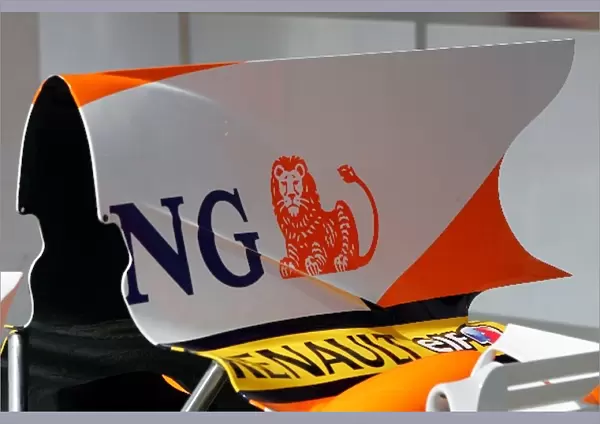 Formula One Testing: Renault R28 shark fin engine cover