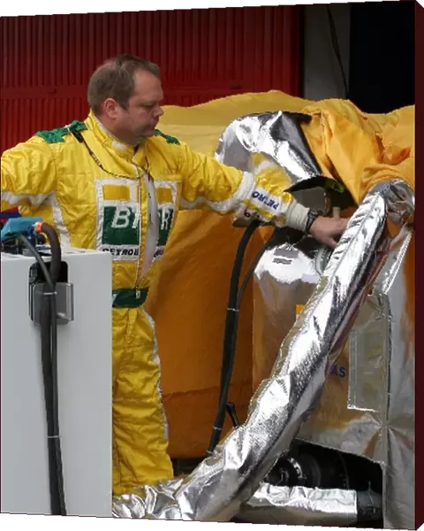 Formula One Testing: Petrobras Williams fuel mechanic