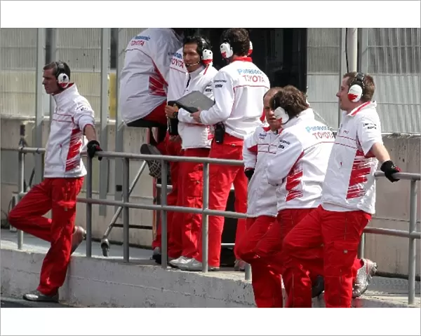 Formula One Testing: Toyota mechanics in the pitlane