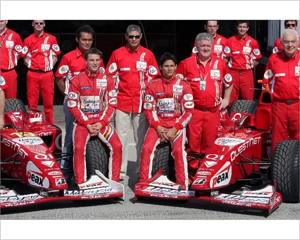 GP2 Asia Series: Earl Bamber Team Qi-Meritus and Alex Yoong Team Qi-Meritus during the Qi-Meritus team picture