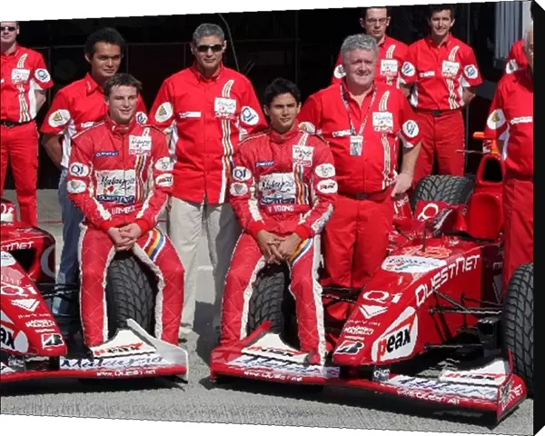 GP2 Asia Series: Earl Bamber Team Qi-Meritus and Alex Yoong Team Qi-Meritus during the Qi-Meritus team picture