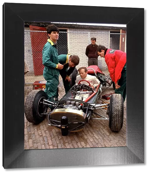 1966 Dutch Grand Prix. Zandvoort, Holland. 22-24 July 1966. Peter Arundell (Team Lotus) sits in his Lotus 33 BRM and discusses things with his mechanics. World Copyright - LAT Photographic