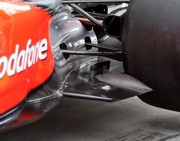 Formula One World Championship: McLaren MP4  /  24 rear floor and suspension detail