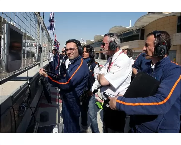 GP2 Asia Series: Trident Racing on the pit wall