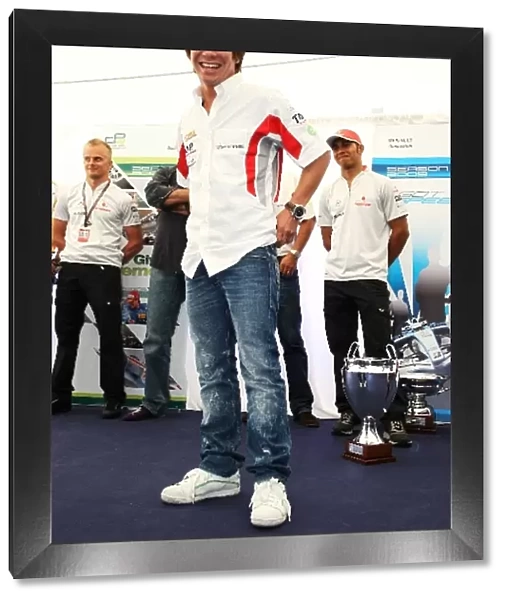 GP2 Series: Kamui Kobayashi DAMS receives his GP2 Asia trophy