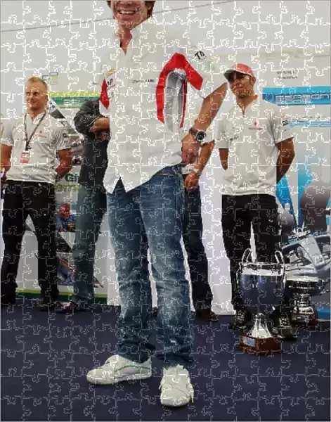 GP2 Series: Kamui Kobayashi DAMS receives his GP2 Asia trophy
