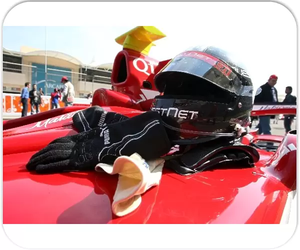 GP2 Asia Series: Helmet and gloves of Earl Bamber Team Qi-Meritus