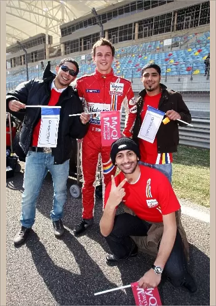 GP2 Asia Series: Earl Bamber Team Qi-Meritus with fans on the grid