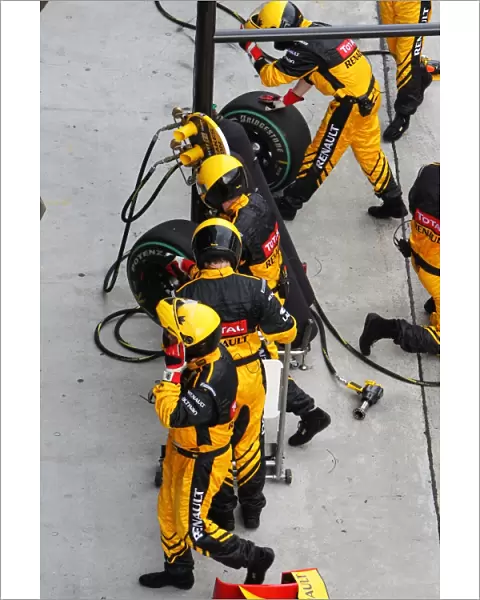 Formula One World Championship: Renault prepare for a pit stop