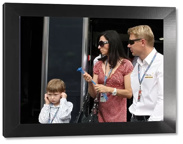 Formula One World Championship: Mika Hakkinen with his wife Erja Hakkinen and his son Hugo Hakkinen