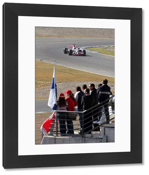 Formula One Testing: Fans watch Pedro De La Rosa McLaren Mercedes MP4  /  22