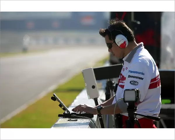 Formula One Testing: A Toyota Engineer on the pitwall