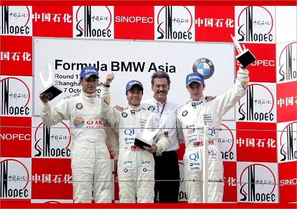 Formula BMW Asia: Second place Zahir Ali Team TARADTM, Race winner Jazeman Jaafar Meritus Racing and James Grunwell, Meritus Racing celebrate