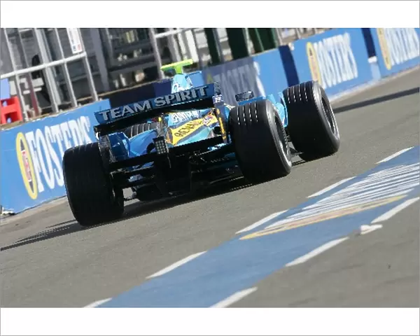 Formula One Testing: Heikki Kovalainen Renault R26