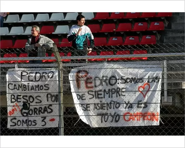 Formula One Testing: Fans banner for Pedro de la Rosa McLaren Test Driver