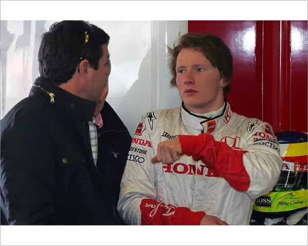 Formula One Testing: Mike Conway Honda talks with Mark Blundell 2MB management