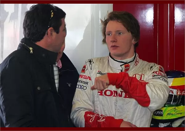 Formula One Testing: Mike Conway Honda talks with Mark Blundell 2MB management