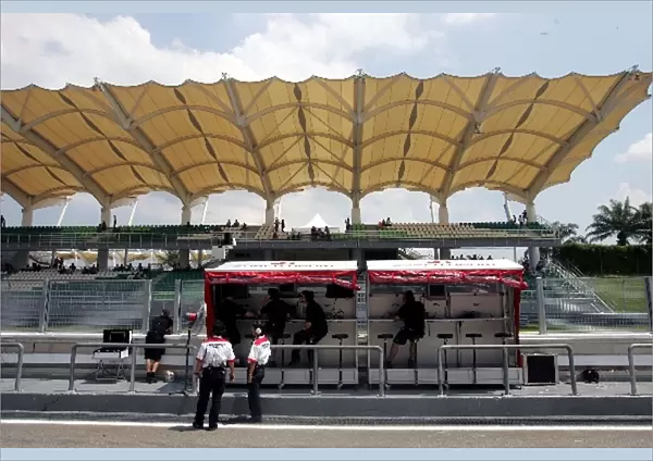 Formula One Testing: Super Aguri F1 Team pitwall