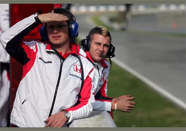 Formula One Testing: Super Aguri F1 Team engineers on the pit wall