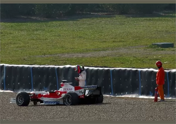 Formula One Testing: Ricardo Zonta Toyota TF106 spins off during testing