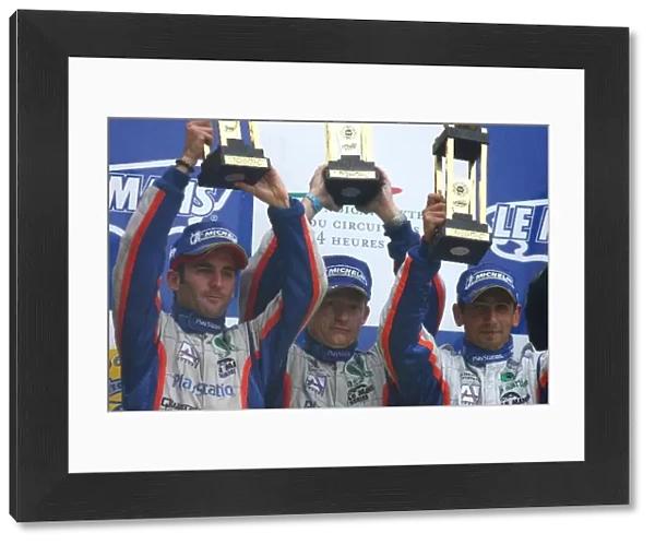 Le Mans 24 Hour Race: L-R: Romain Dumas  /  Emmanuel Collard  /  Jean-Christophe Boullion Pescarolo Sport