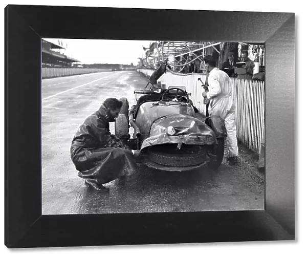 1935 Le Mans 24 hours. Le Mans, France. 15-16 June 1935. Aston Martin in the pits. World Copyright: LAT Photographic Ref: Autocar C6508