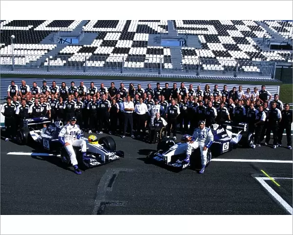 Formula One World Championship: L-R: Ralf Schumacher, Juan Pablo Montoya with their Williams team