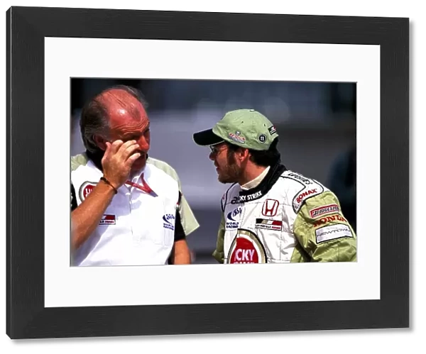 Formula One World Championship: David Richards BAR Team Principal talks with Jacques Villeneuve BAR
