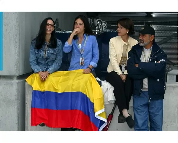 Formula One World Championship: Juan Pablo Montoyas Williams family watch him from the paddock