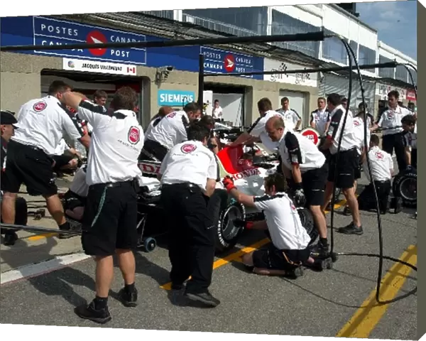 Formula One World Championship: The BAR team practice pitstops