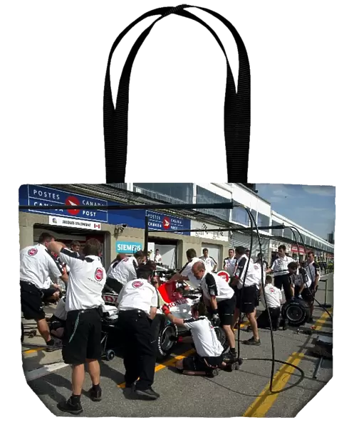 Formula One World Championship: The BAR team practice pitstops