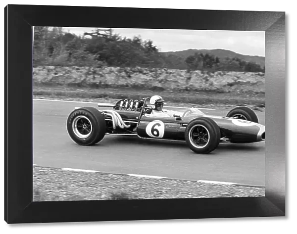1966 United States Grand Prix. Watkins Glen, New York, USA. 30 / 9-2 / 10 1966. Denny Hulme (Brabham BT20), retired, action. Ref-B / W Print. World Copyright - LAT Photographic