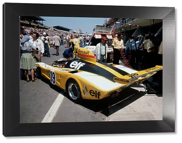 1976 Le Mans 24 hours. Le Mans, France. 12th - 13th June 1976. Jean-Pierre Jabouille / Patrick Tambay (Alpine Renault A442), retired, action. World Copyright: LAT Photographic