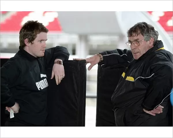 Formula One Testing: Rob Smedley Jordan Race Engineer talks with Gary Anderson Jordan Designer