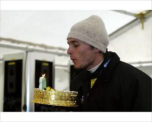 Jordan EJ13 Shakedown Test: Giancarlo Fisichella celebrates his 30th birthday with a cake