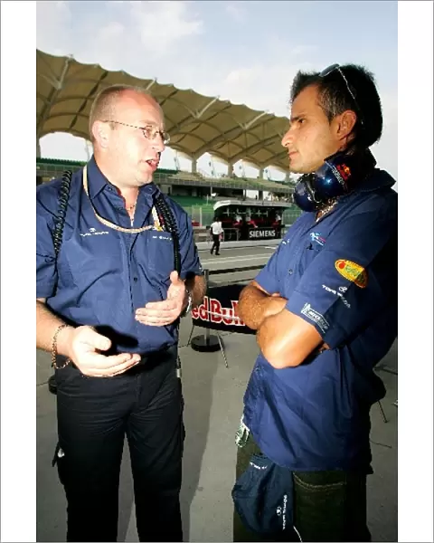 Formula One World Championship: Darren Nicholls talks with Vitantonio Liuzzi Red Bull Racing RB1