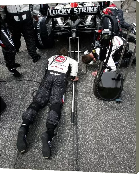 Formula One World Championship: BAR mechanics inspect the car of Jenson Button on the grid
