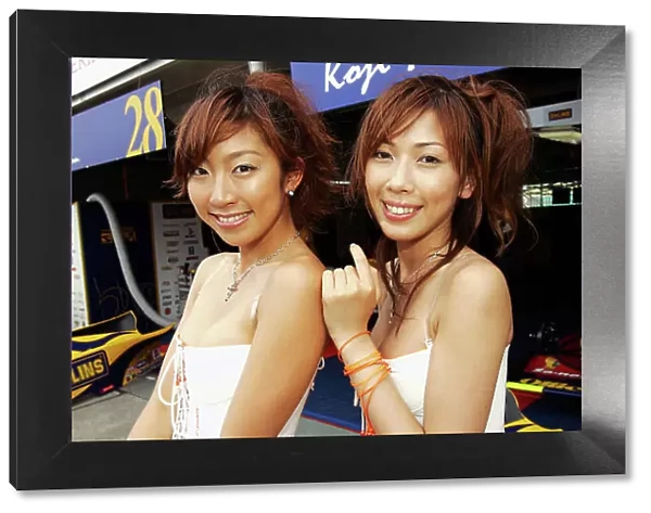 2004 Japanese Formula Nippon Championship Rd 4, Suzuka, Japan. 4th July. Grid Girls World Copyright: Ishihara / LAT Photgraphic ref: Digital Image Only