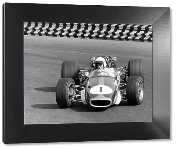 1967 Mexican Grand Prix. Mexico City, Mexico. 22 October 1967. Jack Brabham, Brabham BT24-Repco, 2nd position, action. World Copyright: LAT Photographic Ref: Autosport b&w print