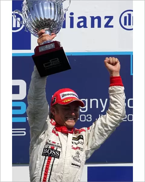 Grand Prix 2: Race winner Nico Rosberg ART on the podium