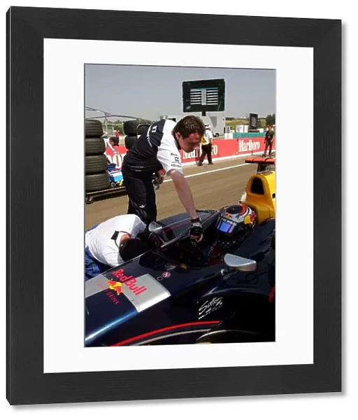 GP2 Series: Jonathan Williams Williams on the grid with Scott Speed iSport