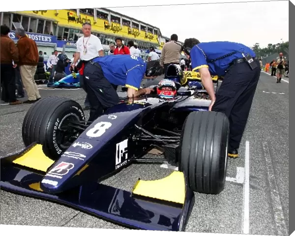 GP2: Adam Carroll Supernova on the grid: GP2, Rd 1, Race One, Imola, Italy, 23 April 2005