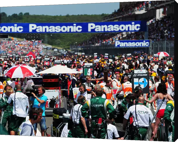 Formula One World Championship: A crowded grid before the start of the race